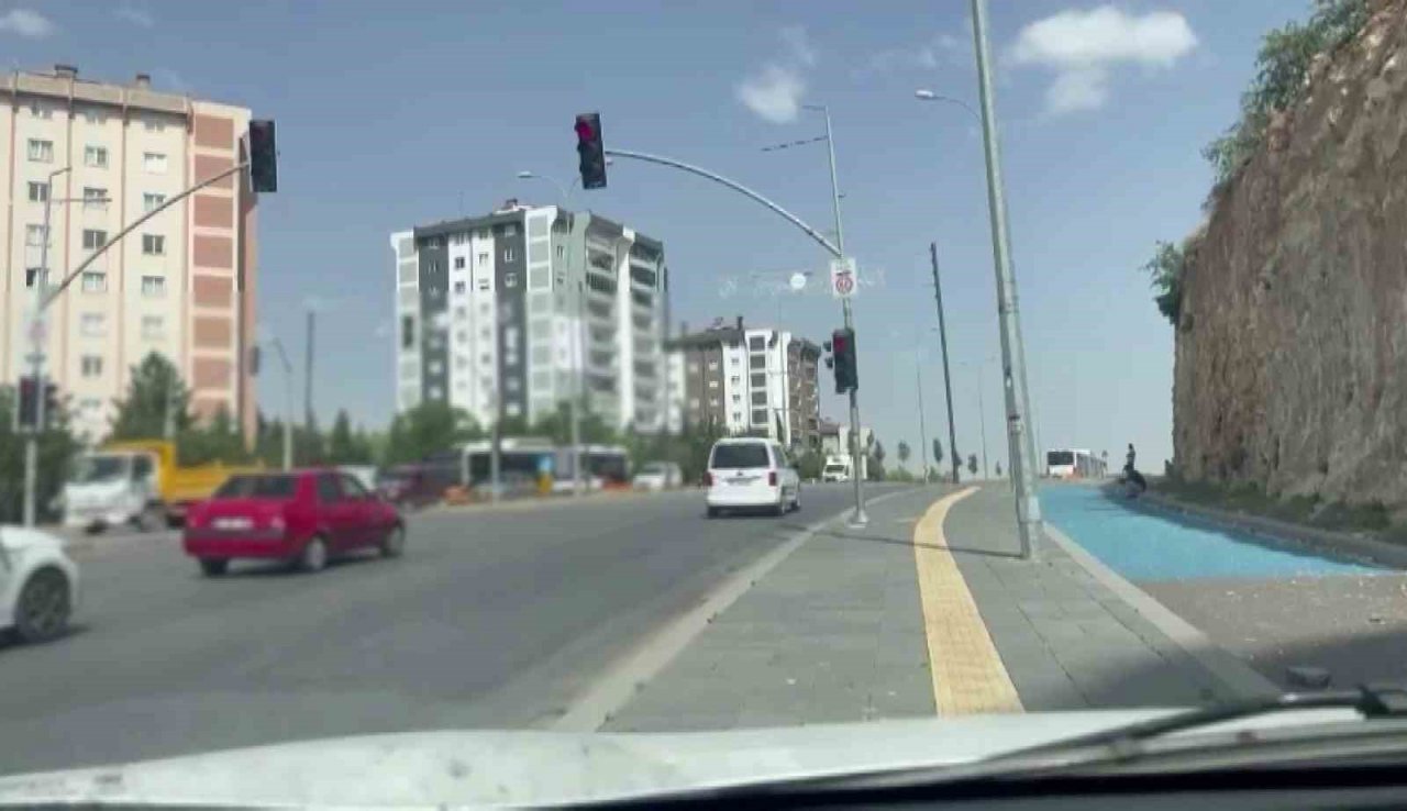 Kırmızı ışıkta geçen araçlara ceza yağdı