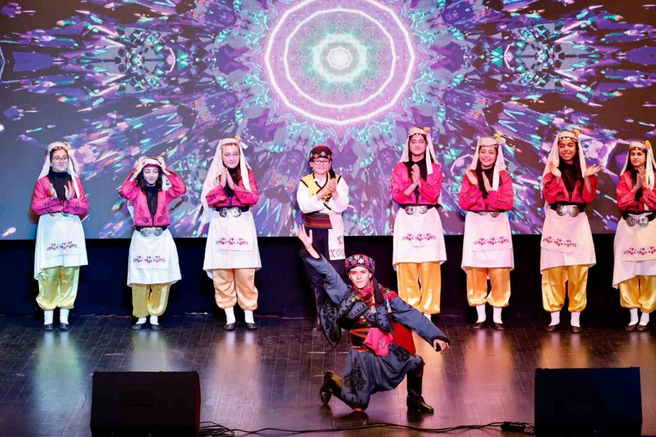 Bilim merkezi öğrencileri yılsonu etkinliğinde yeteneklerini sergiledi