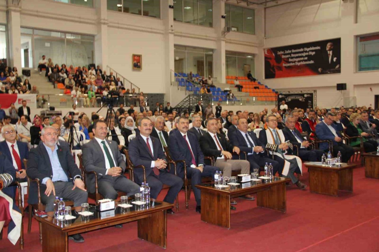 Hitit Üniversitesi Tıp Fakültesi ilk mezunlarını verdi