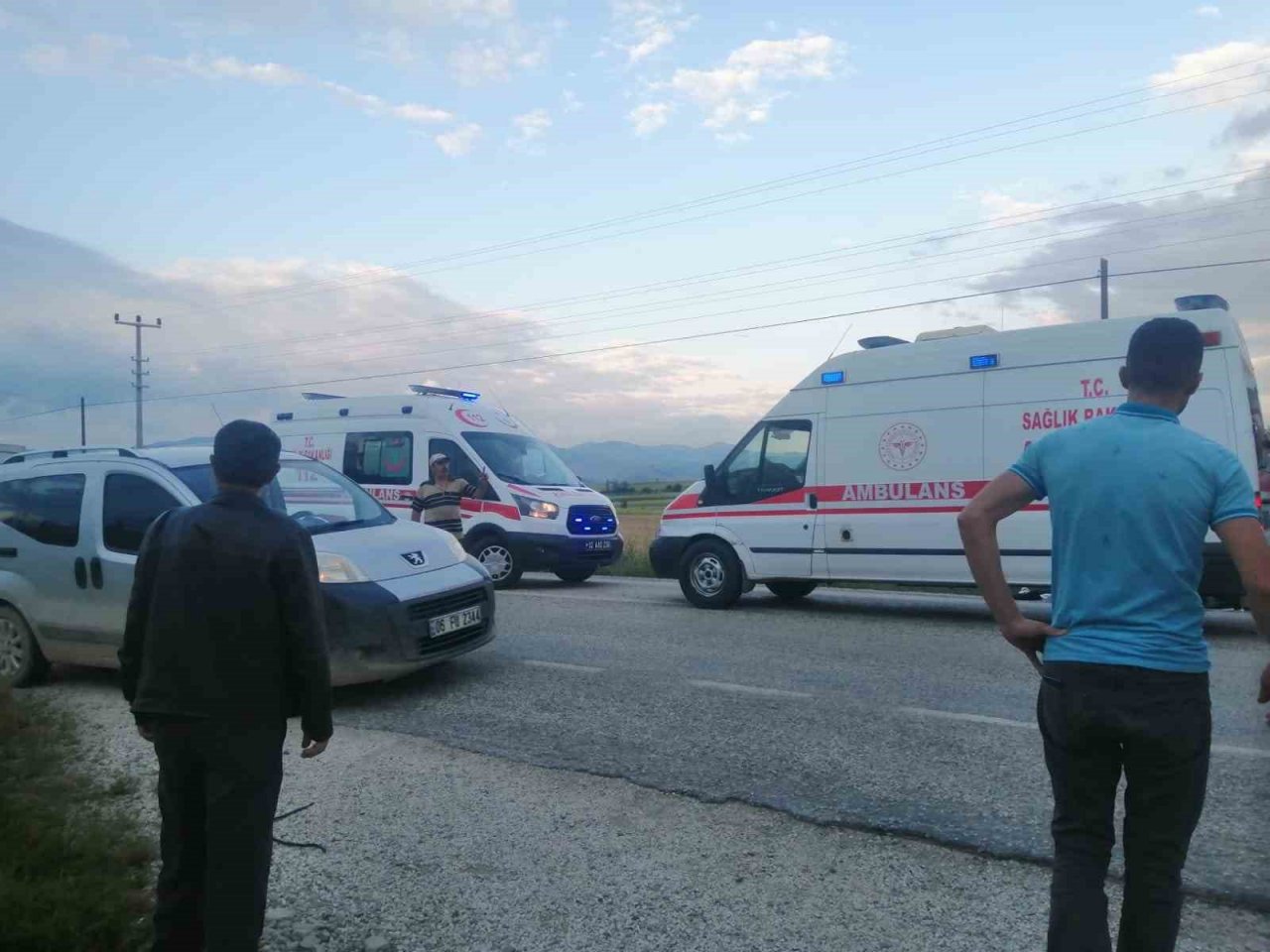 Motosikletler kafa kafaya çarpıştı: 4 yaralı