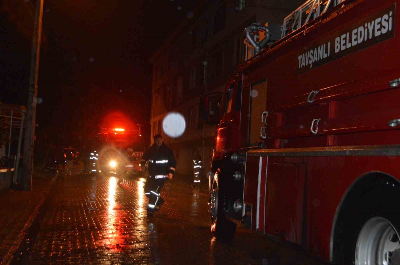 Tavşanlı’daki yangında 1 kişi dumandan etkilendi