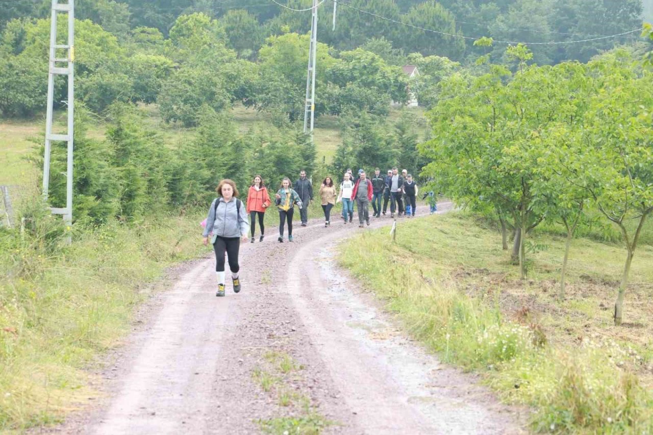 Doğa tutkunları Karaabdülbaki’de yürüdü