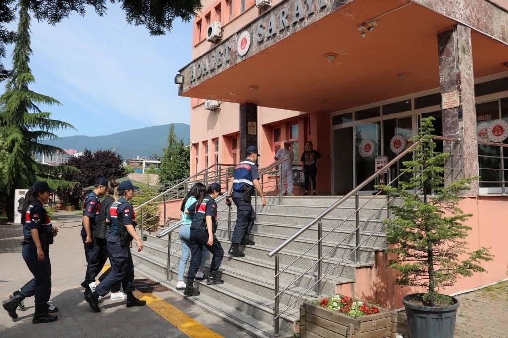 FETÖ mensuplarını yurt dışına kaçıran şüphelilere operasyon: 3 tutuklama