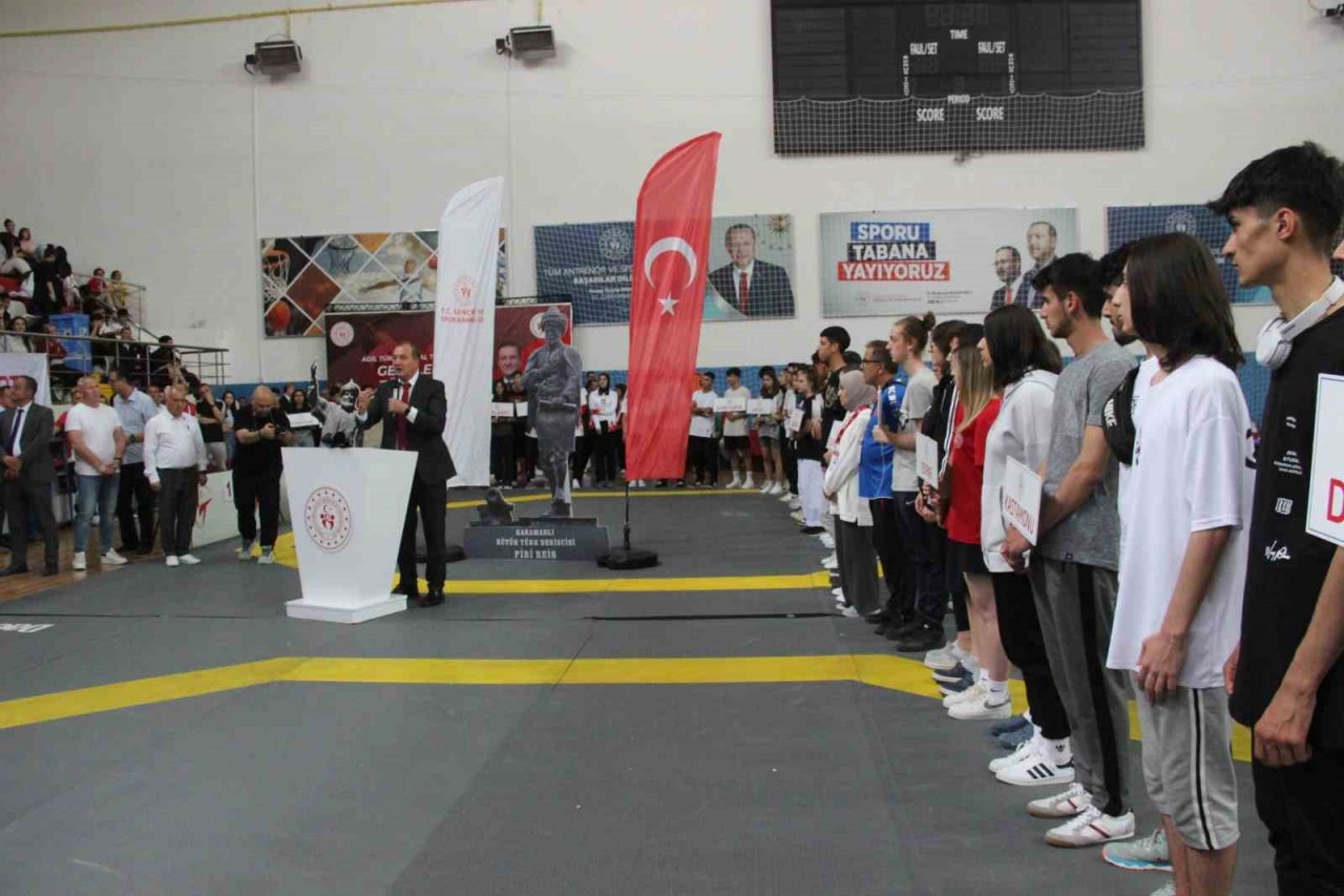 Gençler Tekvando Türkiye Şampiyonası duygusal anlarla başladı