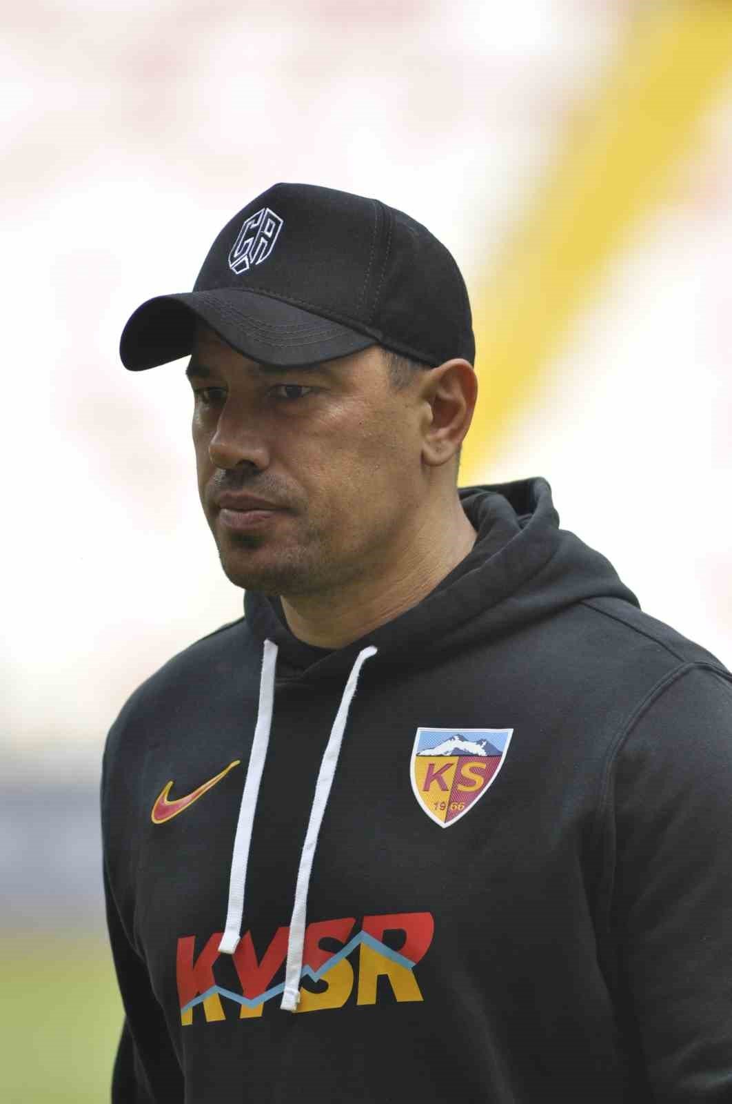 Çağdaş Atan: “Yeni şeyler söylemek lazım”