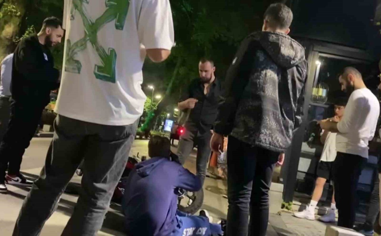 Aksiyon filmlerini aratmayan gece: Kavga ve kaçan aracın kovalanma anları kamerada