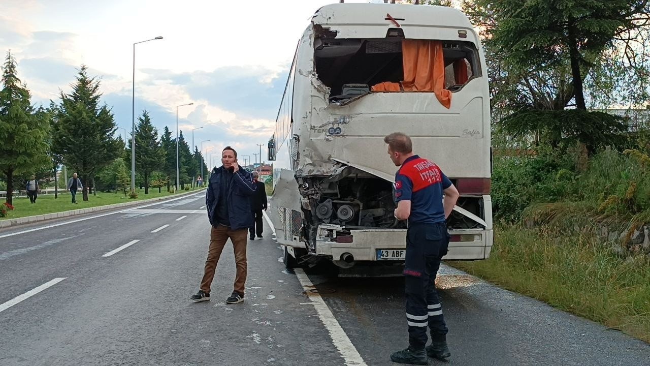 Kütahya Tavşanlı’da işçi servisleri çarpıştı: 11 yaralı