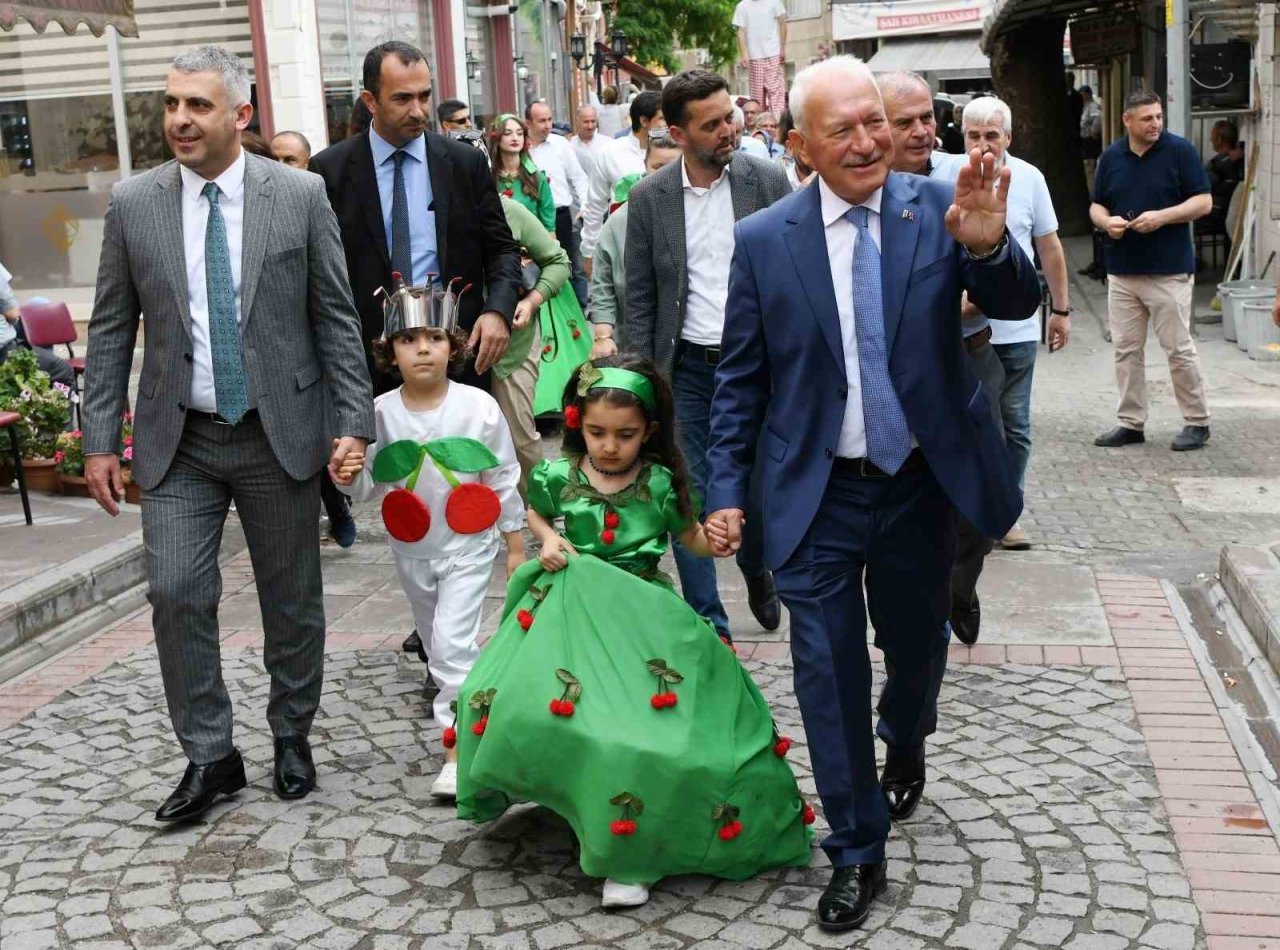 Lapseki’de Kiraz Festivali başladı