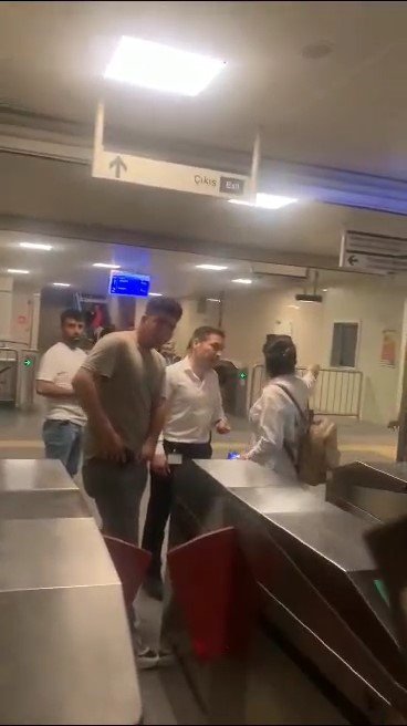 Marmaray’da köpek krizi: Yasak deyince tartışma çıktı