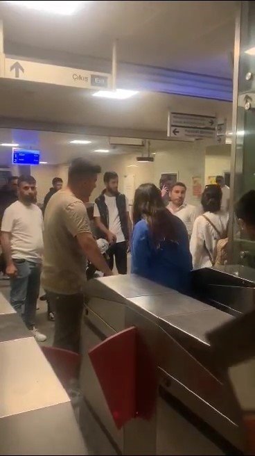 Marmaray’da köpek krizi: Yasak deyince tartışma çıktı