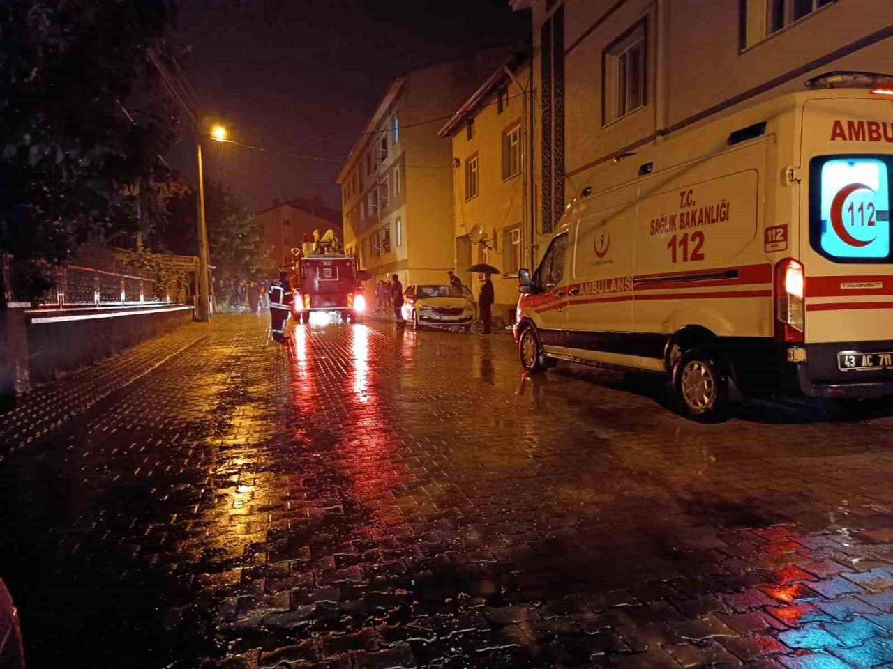 Tavşanlı’daki yangında 1 kişi dumandan etkilendi