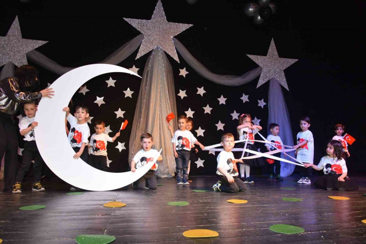 Miniklerin muhteşem gösterileri ayakta alkışlandı