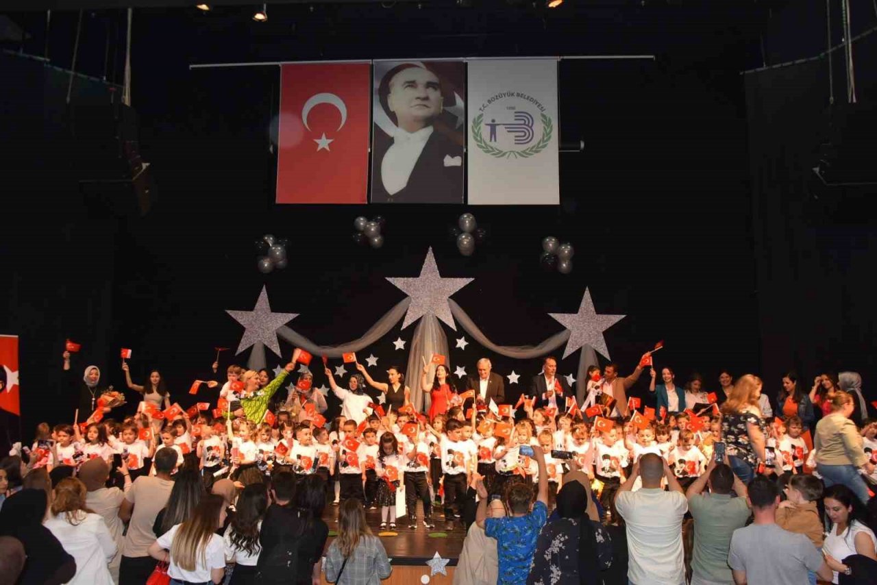 Miniklerin muhteşem gösterileri ayakta alkışlandı