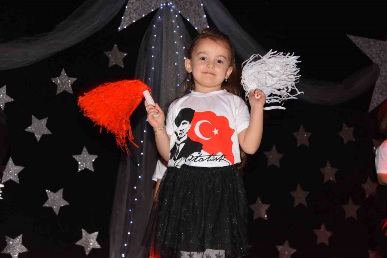 Miniklerin muhteşem gösterileri ayakta alkışlandı