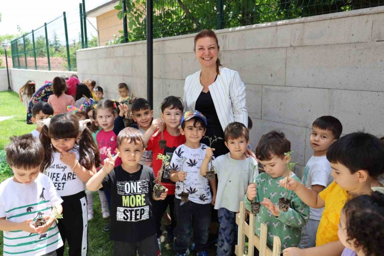 Başkan Köse, miniklerle fide dikti
