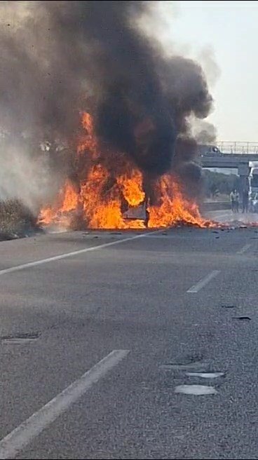 TEM’de tır alev alev yandı: O anlar kamerada