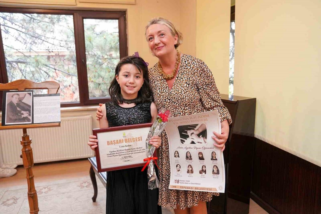 ’Piyanoya İlk Adım’ eğitimine katılan öğrencilerin yıl sonu konseri