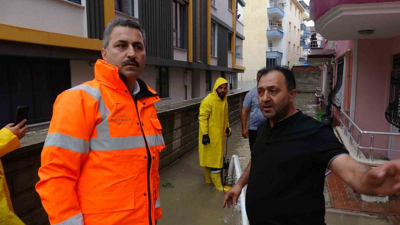 Tokat’ta sağanak hayatı felç etti, 27 iş yeri ve evleri su bastı