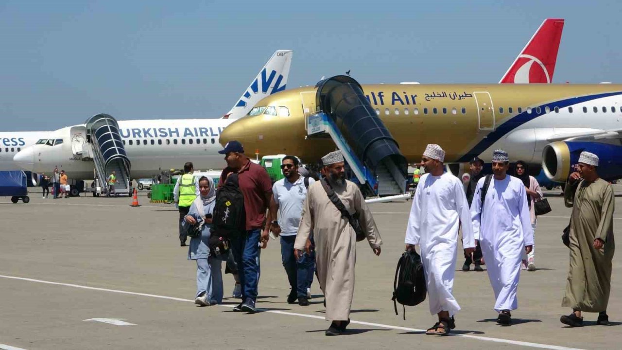 Trabzon Havalimanı’nda turizm sezonu yoğunluğu başladı