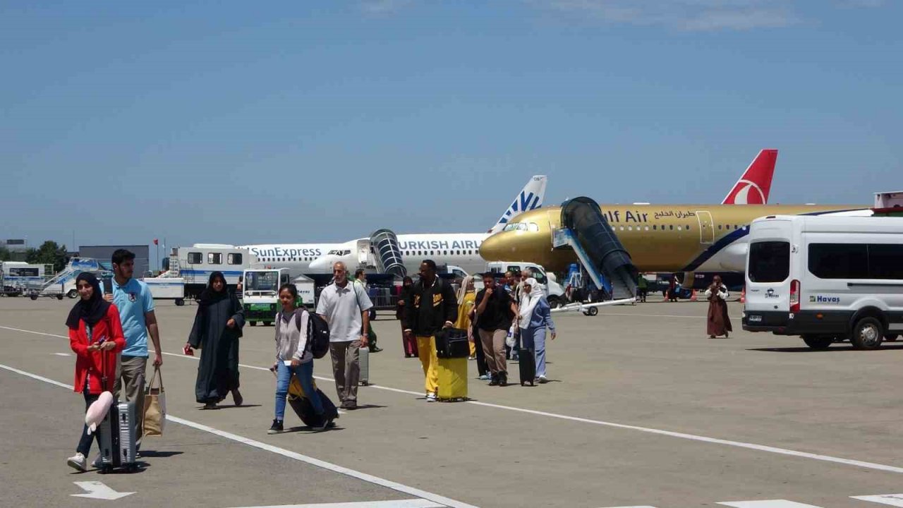 Trabzon Havalimanı’nda turizm sezonu yoğunluğu başladı