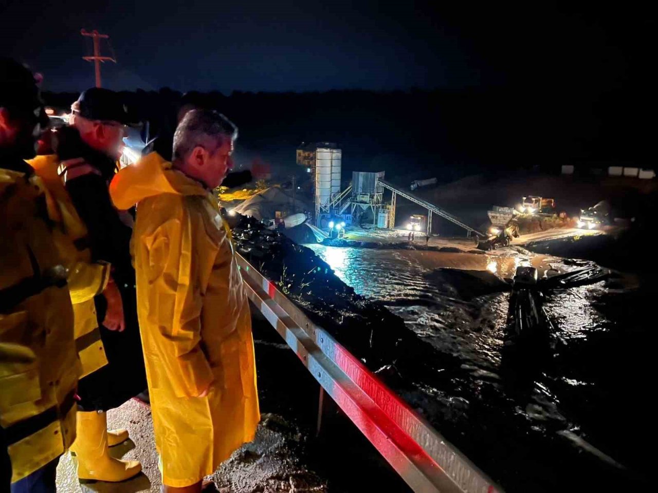 Uşak’ta çay taştı, kenti sel vurdu