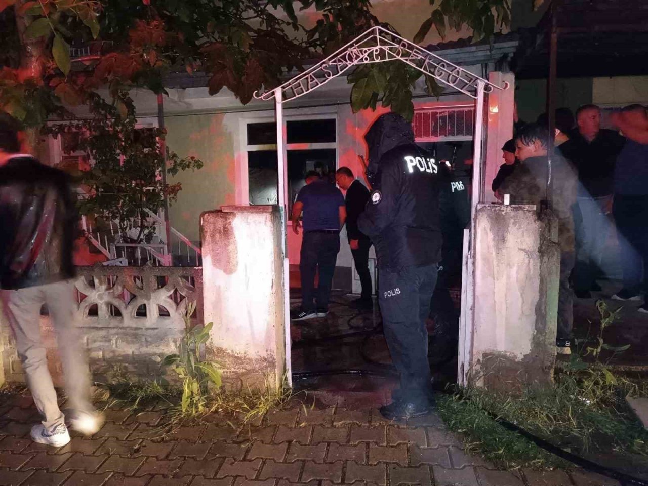 Tavşanlı’daki yangında 1 kişi dumandan etkilendi