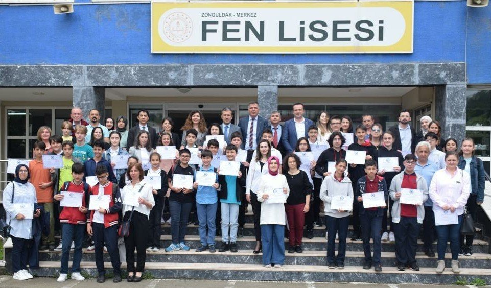 Mimar Sinan Ortaokulu Matematik ödüllerini aldı