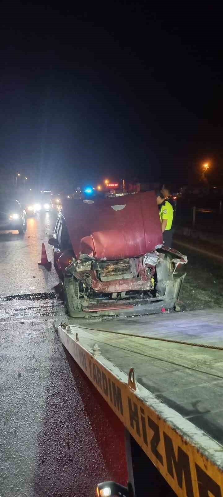 Düğün dönüşü kaza yaptılar: 4 yaralı