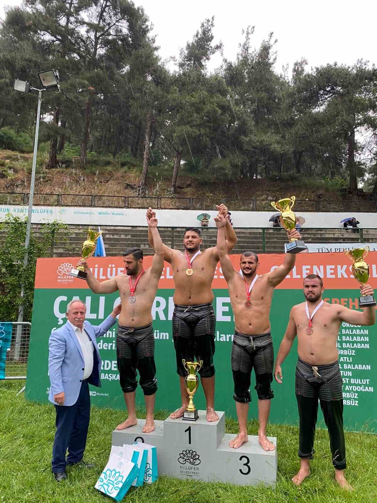 Bursa Büyükşehir Belediyesporlu güreşçilerden 16 madalya