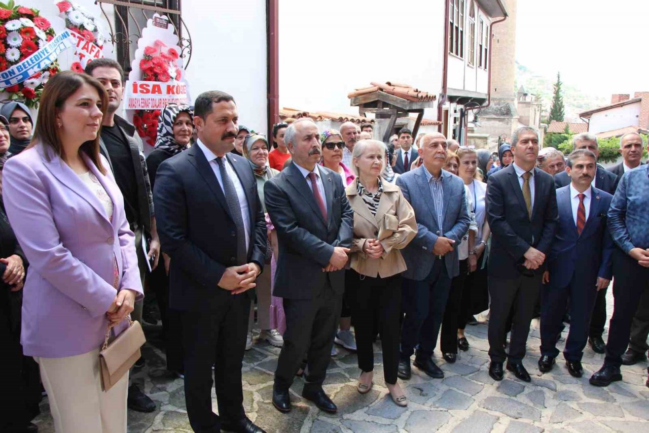 Düşerek yaralanan kadına ilk yardım doktor başkandan