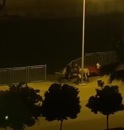 Hırsızlar şehrin göbeğinde sulama kanalının korkuluklarını böyle çaldılar