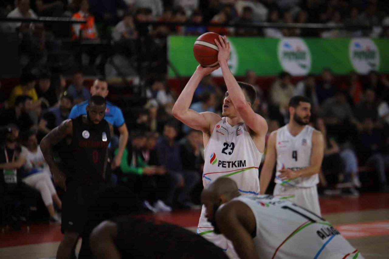 Peyton Aldridge, bir sezon daha Petkimspor’da