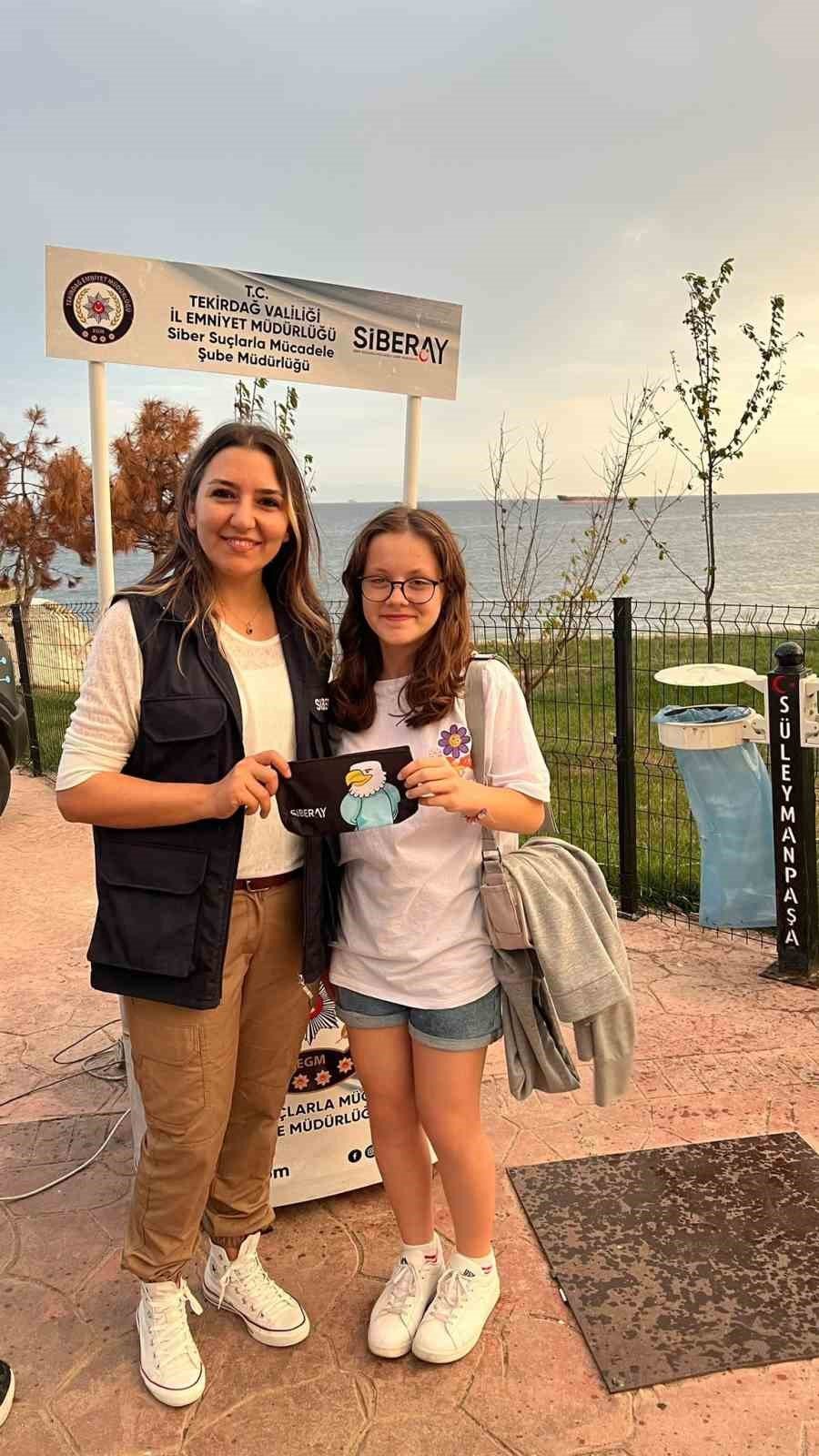 Siber zorbalığa karşı çalışmalar sokaklarda da sürüyor