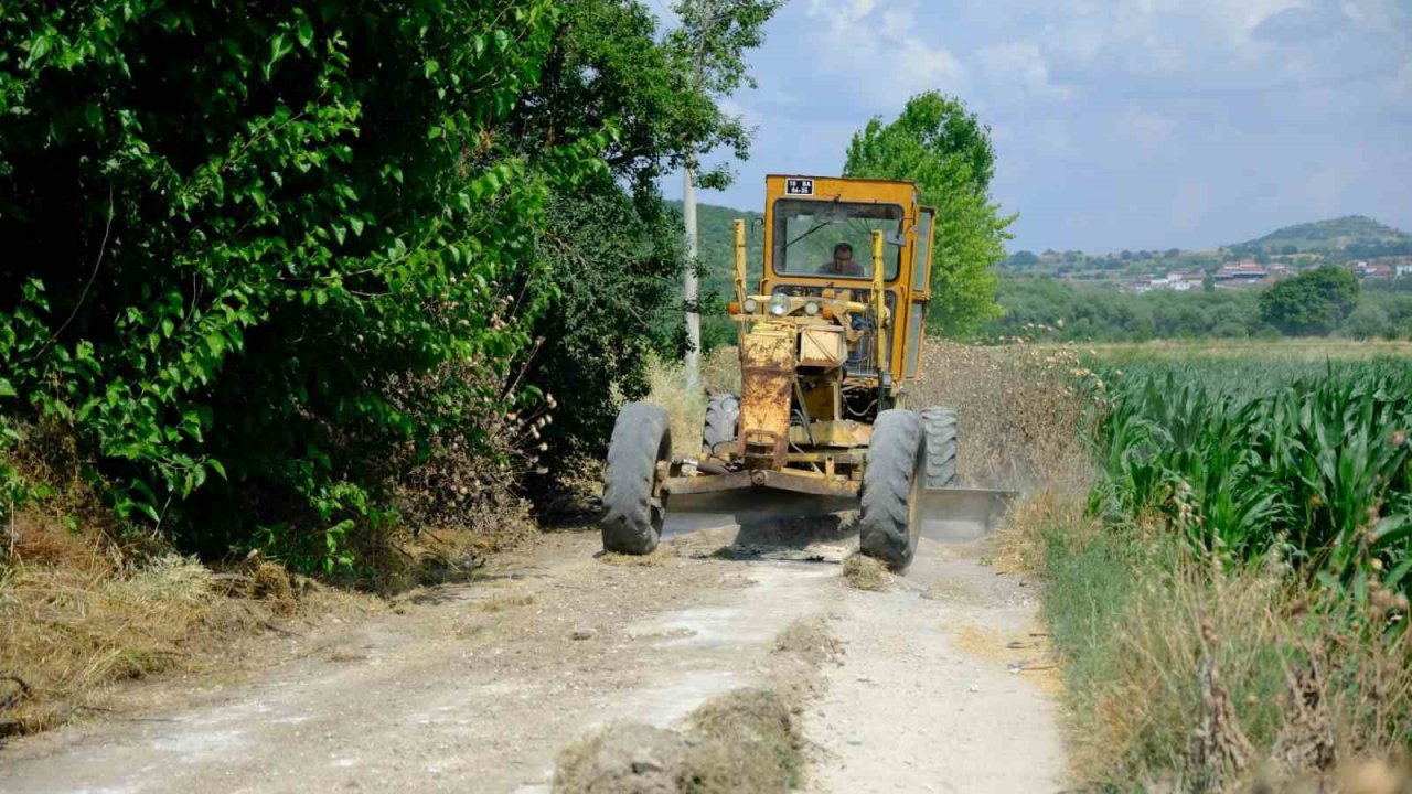 Kırsal ve merkez mahallelerde yol çalışmaları devam ediyor