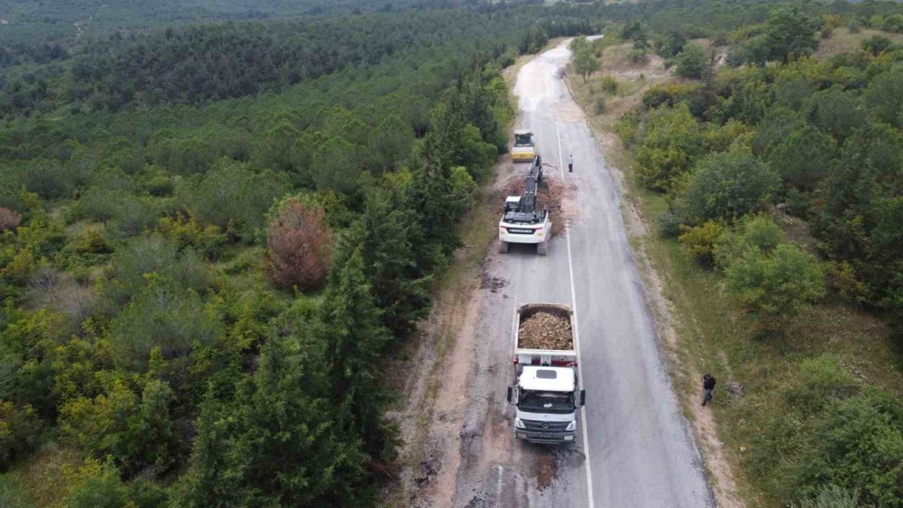 Kırsal ve merkez mahallelerde yol çalışmaları devam ediyor