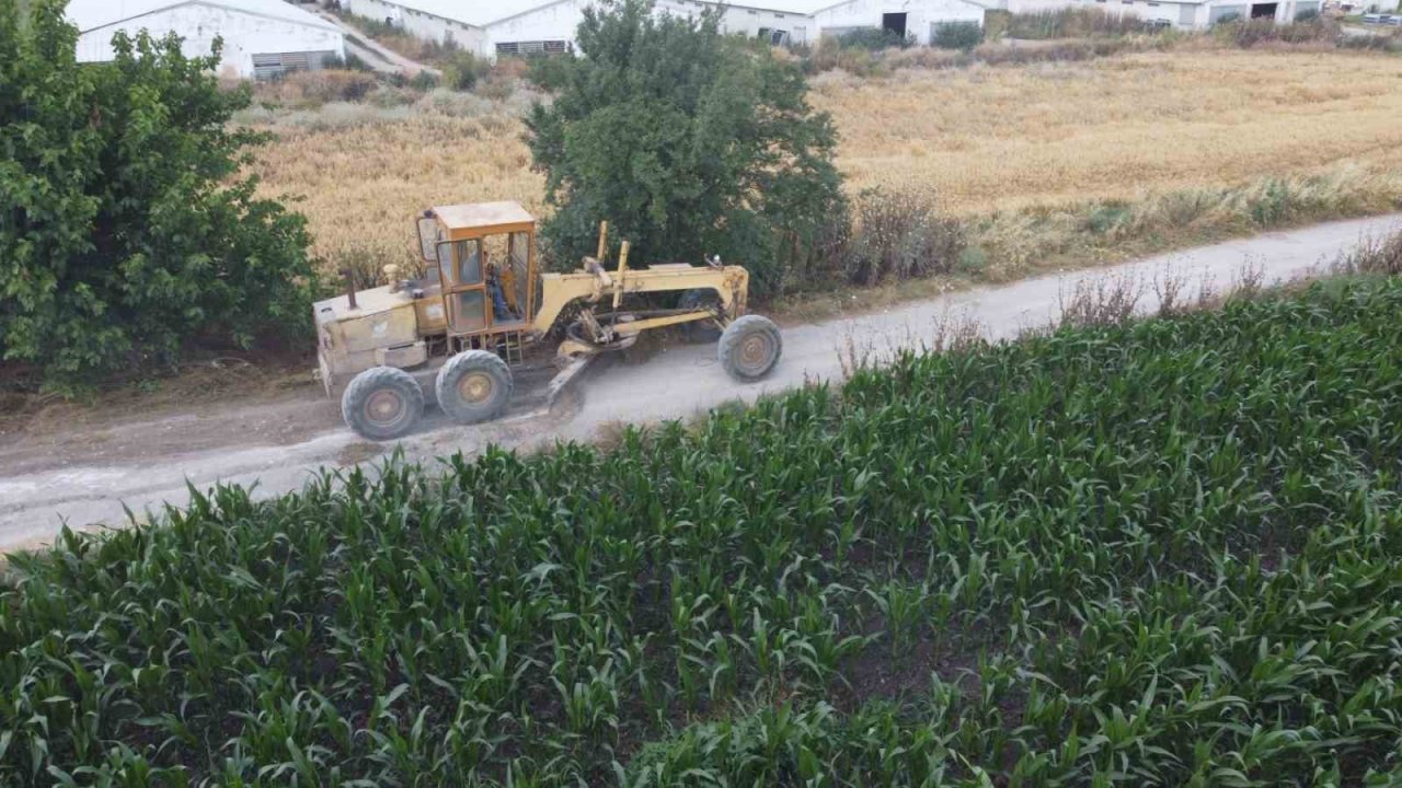 Kırsal ve merkez mahallelerde yol çalışmaları devam ediyor