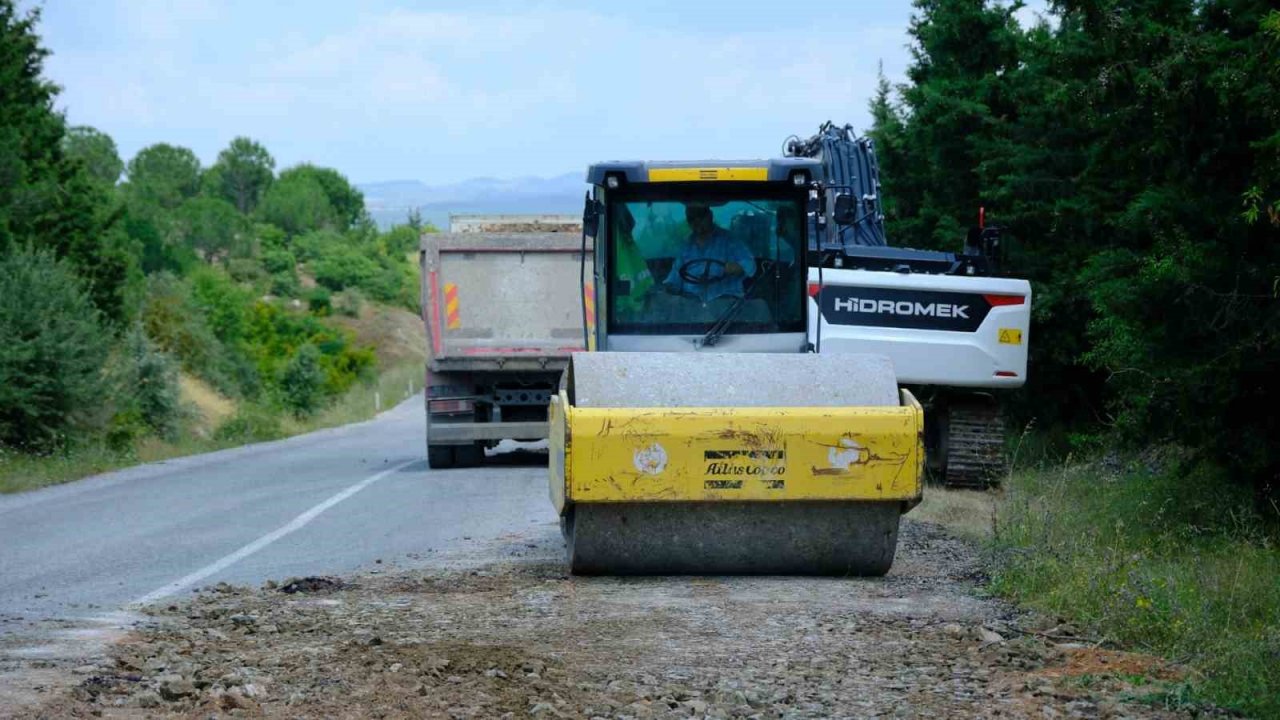 Kırsal ve merkez mahallelerde yol çalışmaları devam ediyor