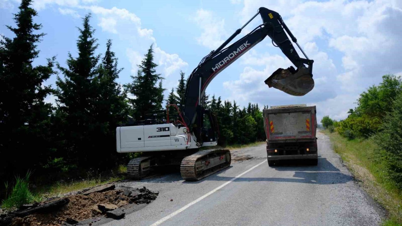 Kırsal ve merkez mahallelerde yol çalışmaları devam ediyor