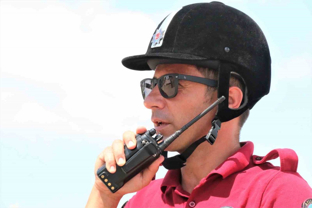 Konyaaltı sahilinin güvenliği Börü ve Winner’e emanet