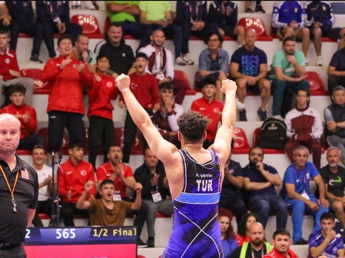 Eyyüp Çetin Avrupa Güreş Şampiyonasında ikinci oldu