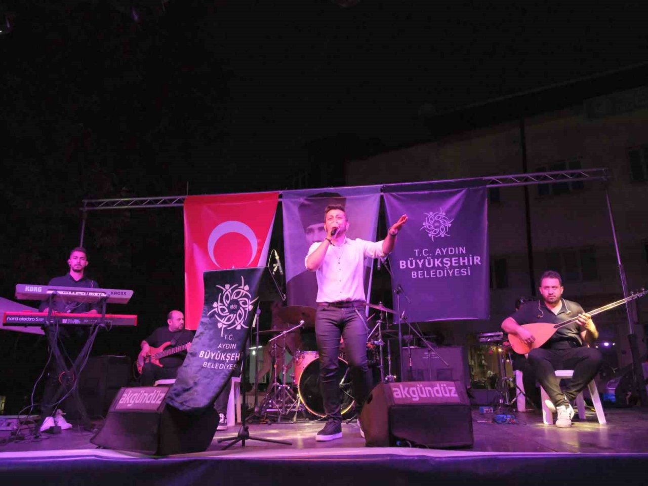 Büyükşehir ’Yaz Konserleri’ Karacasu’dan başladı