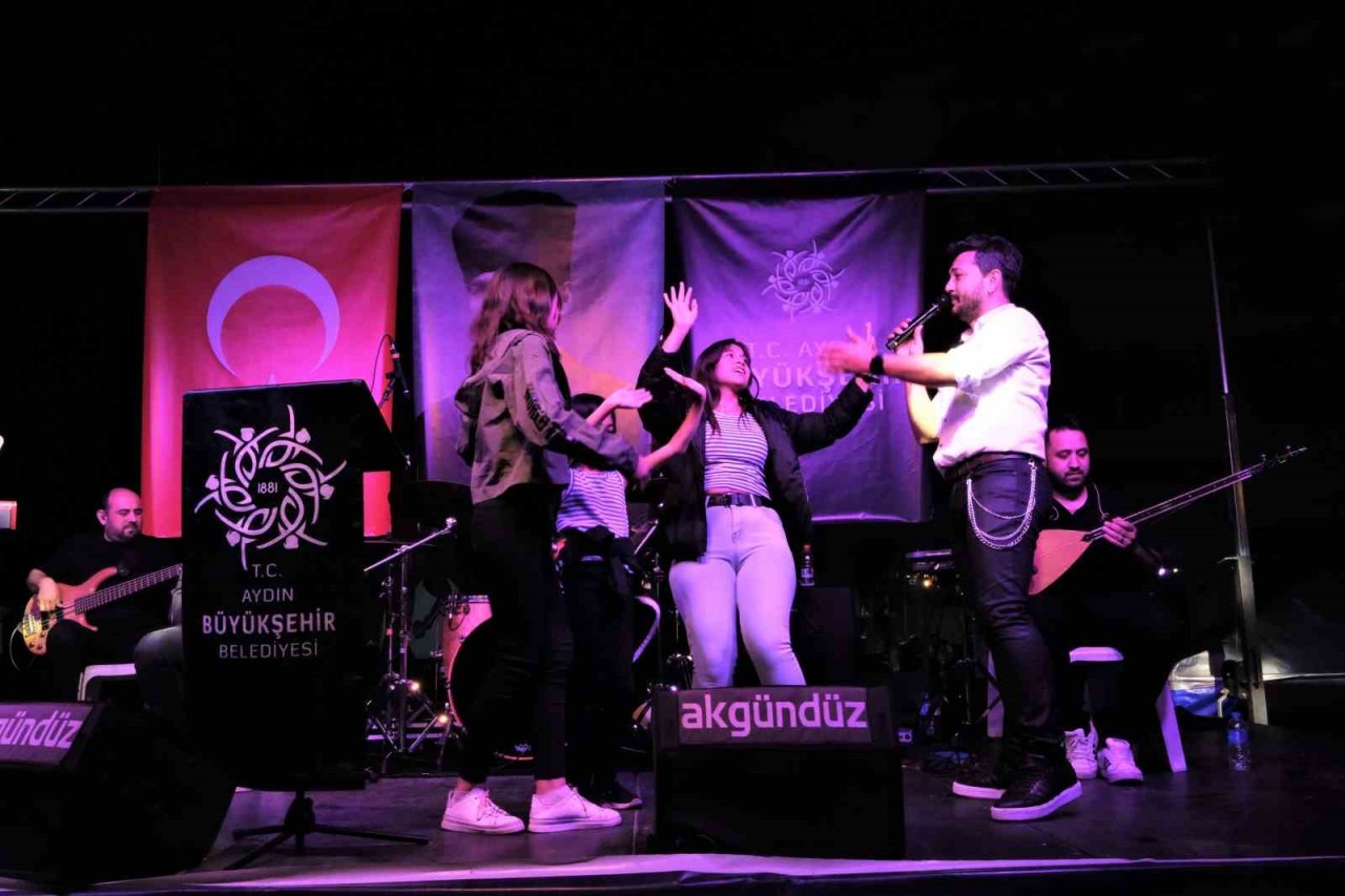 Büyükşehir ’Yaz Konserleri’ Karacasu’dan başladı