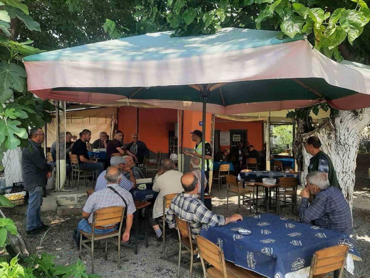 Jandarma, traktör sürücülerini bilgilendirdi