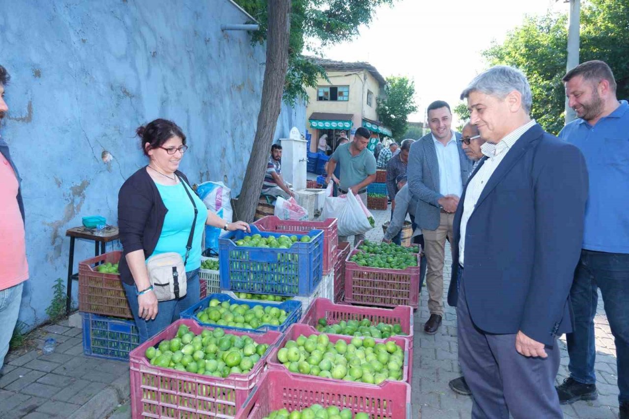 Başkan Çömden, ilek pazarında vatandaşlarla buluştu