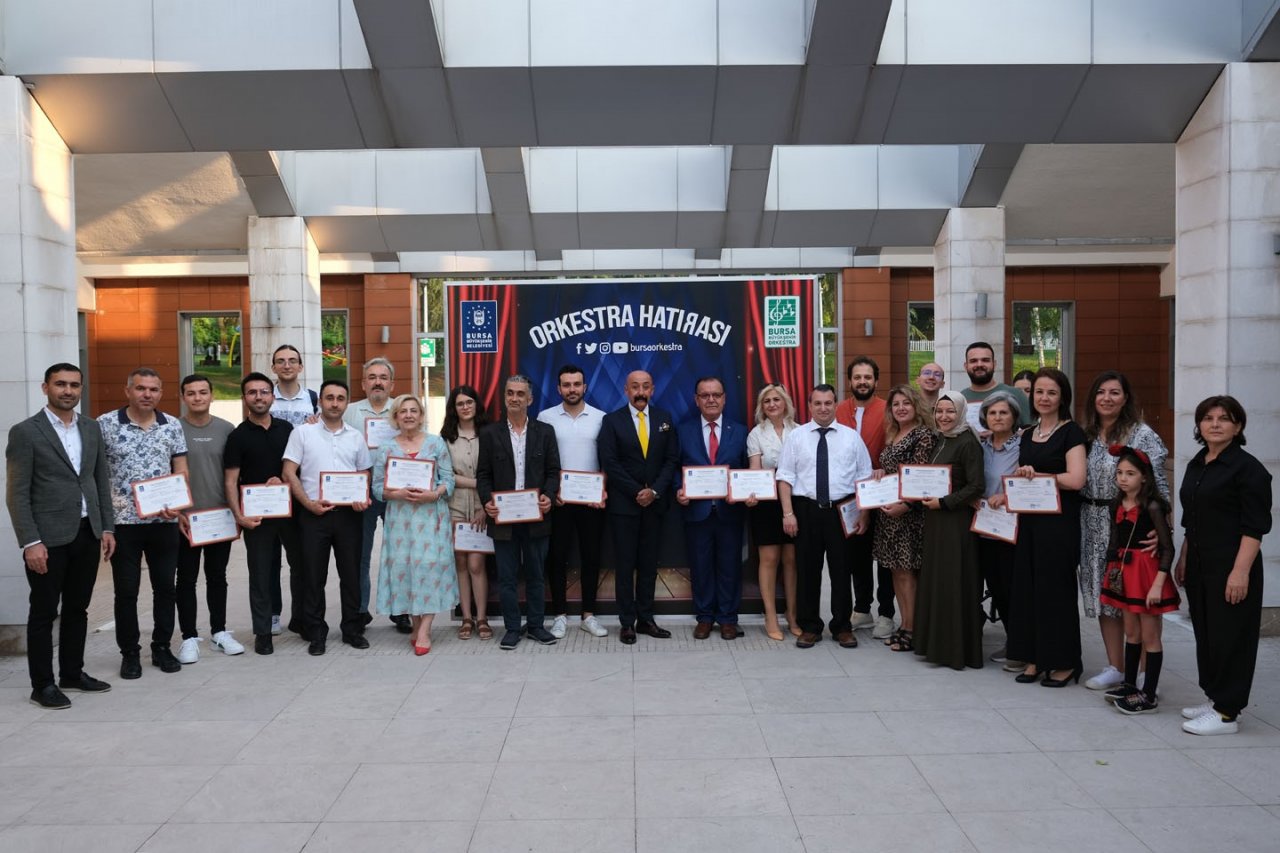 Orkestrada mezuniyet sevinci