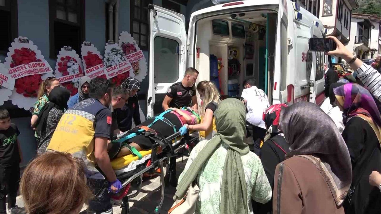 Düşerek yaralanan kadına ilk yardım doktor başkandan