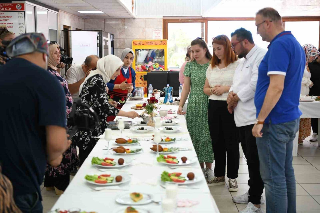 Lapseki Kiraz Festivalinde yemek yarışması düzenlendi