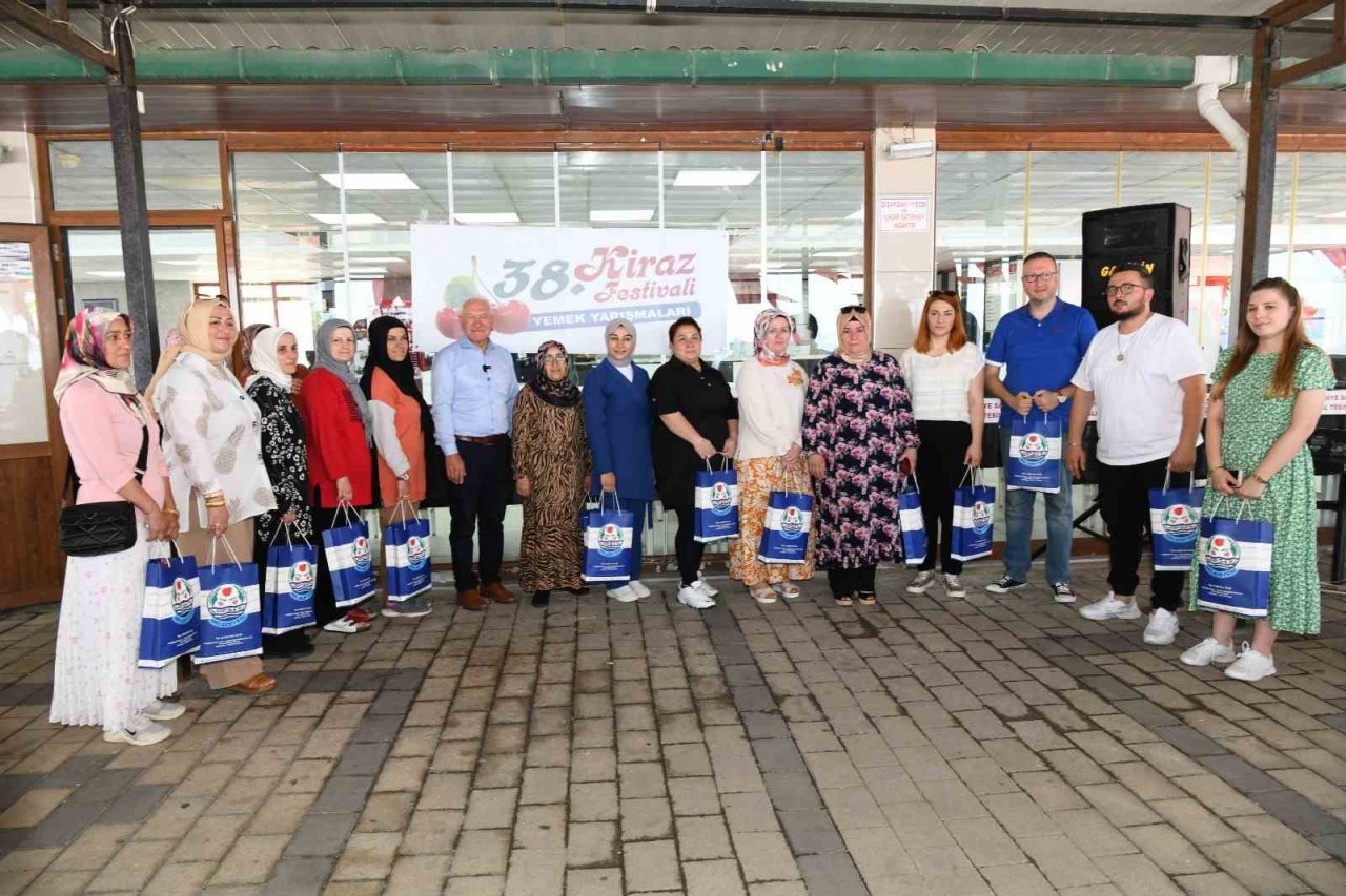 Lapseki Kiraz Festivalinde yemek yarışması düzenlendi