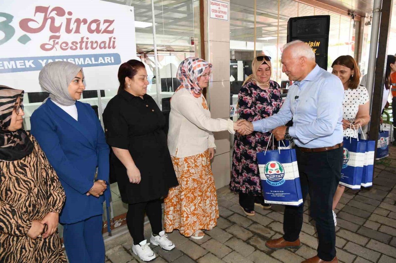 Lapseki Kiraz Festivalinde yemek yarışması düzenlendi