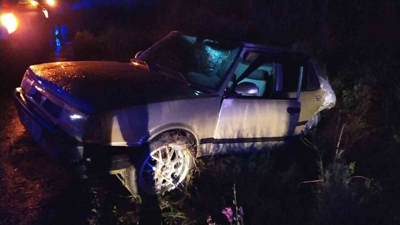 Ambulans otomobile çarptı, 3 sağlıkçı yaralandı